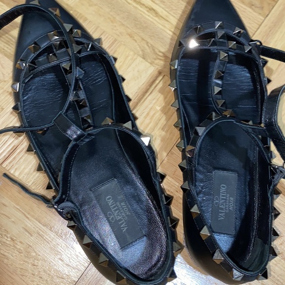 Valentino Garavani Black Ballerina shoes size 37. One missing stud on left shoe - Picture 3 of 5